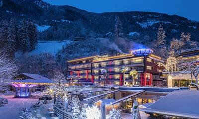 Quellenhof Luxury Resort mit Schnee